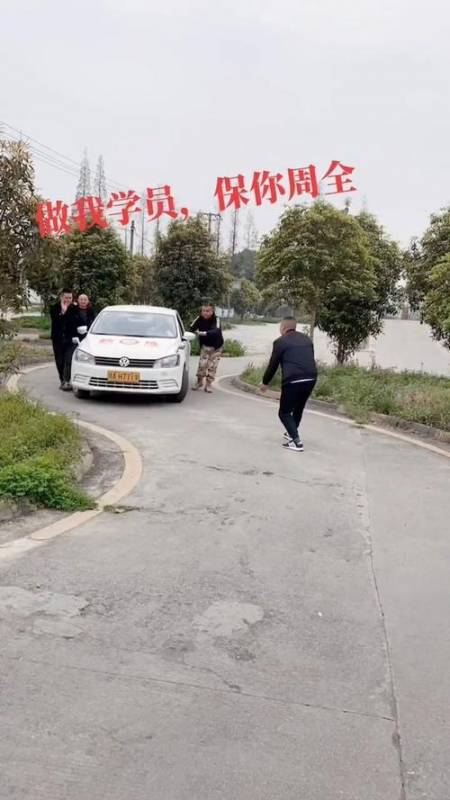 奇葩学员学车搞笑视频挂科（学车搞笑视频叫什么气死教练）