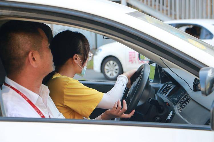 到校学车（在学校学车）