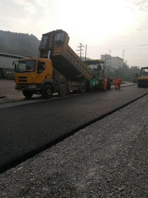 柏油路多久可以上车（柏油路面多久能走车）